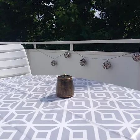 Modernes In Potsdam-golm - 2 Zimmer - Balkon - Beamer - Disney Plus Apartman Potsdam