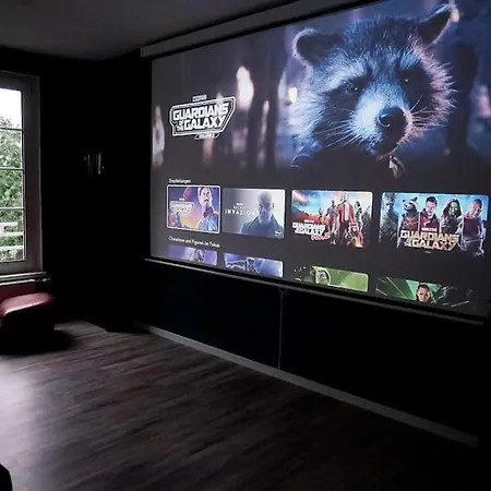 Modernes In Potsdam-golm - 2 Zimmer - Balkon - Beamer - Disney Plus