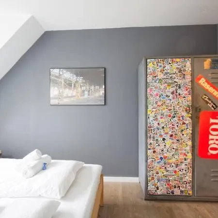 Modernes In Potsdam-golm - 2 Zimmer - Balkon - Beamer - Disney Plus *