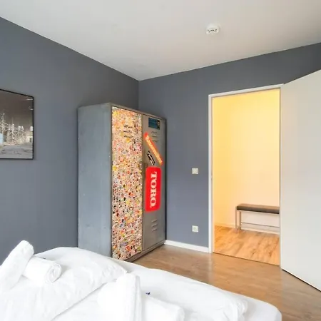 Modernes In Potsdam-golm - 2 Zimmer - Balkon - Beamer - Disney Plus Potsdam