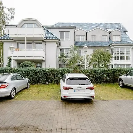 Modernes In Potsdam-golm - 2 Zimmer - Balkon - Beamer - Disney Plus *